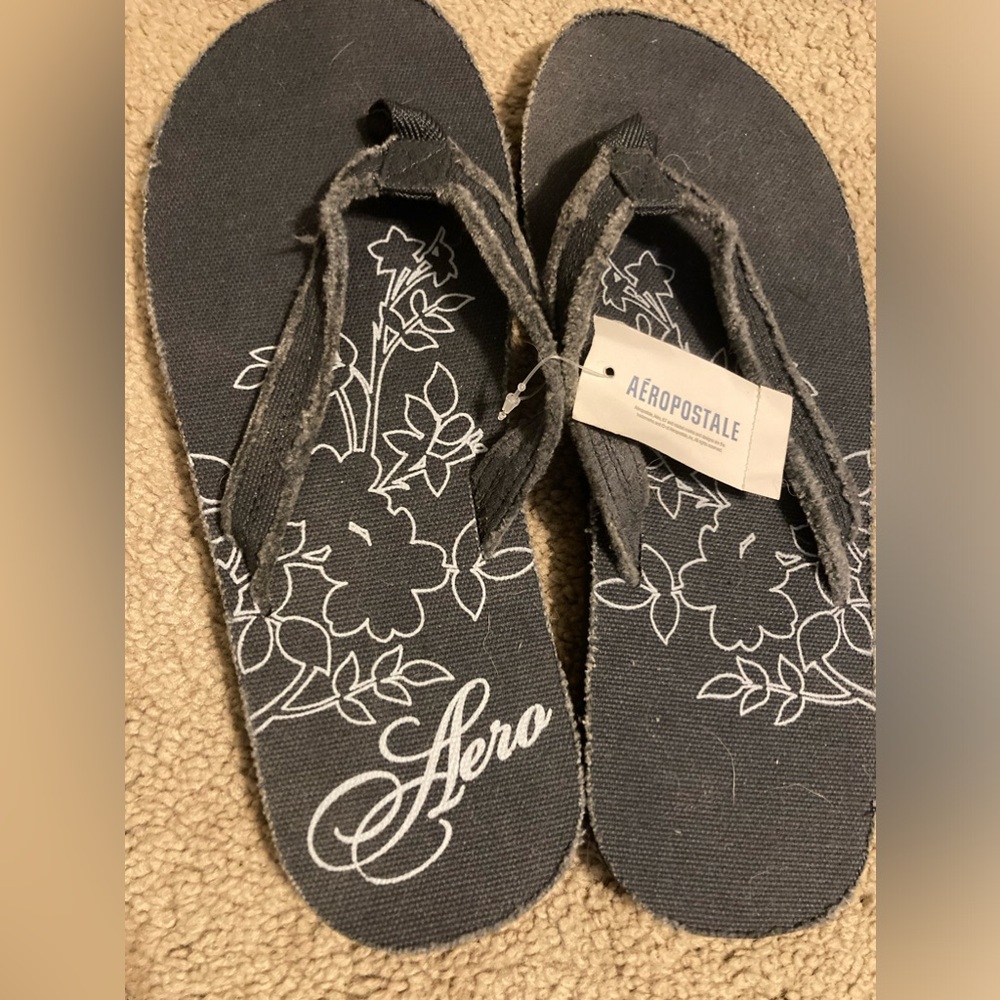 Women’s size 9 NWT Aeropostale flip flops